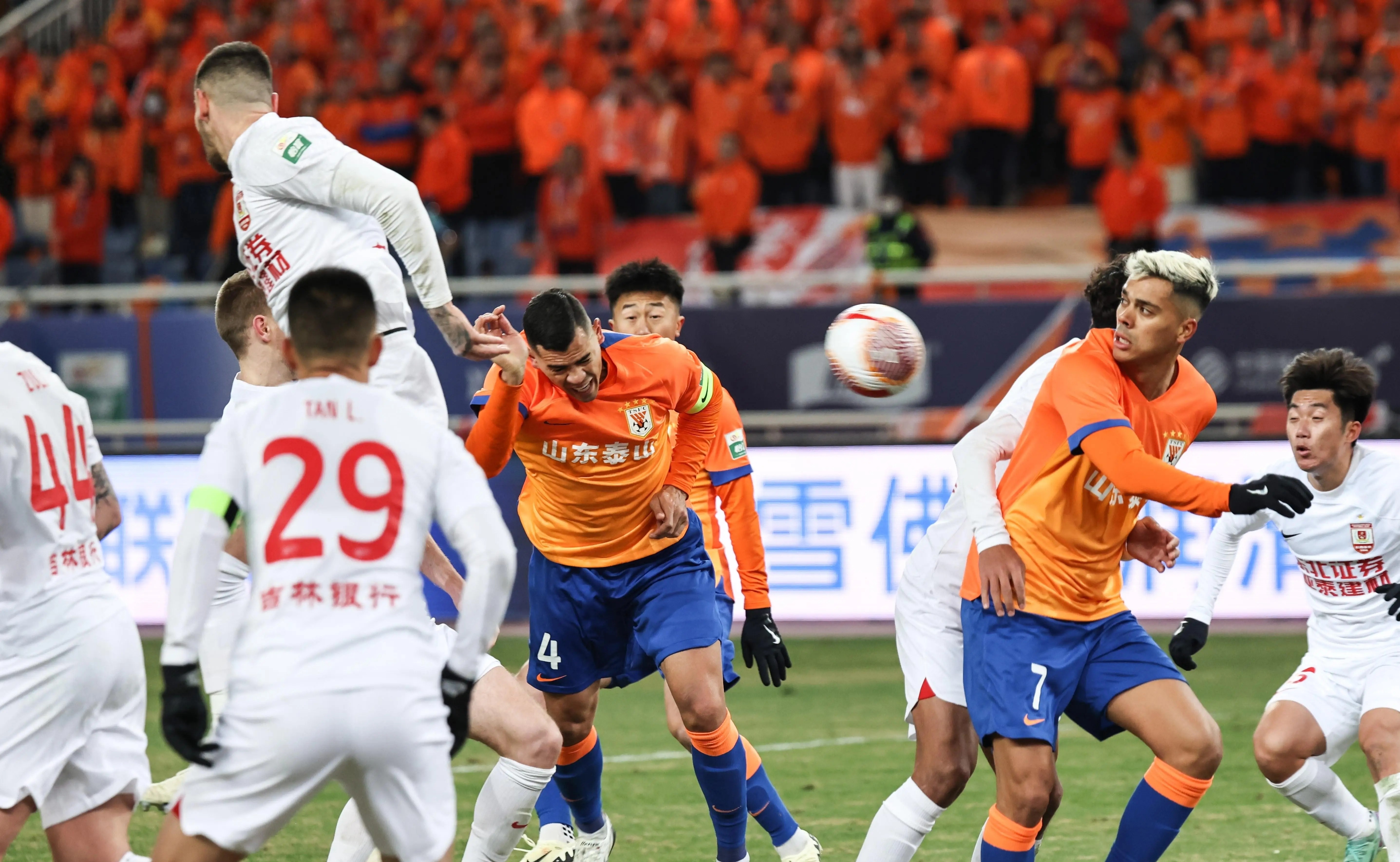 关键时刻上海申花备战亚冠赛前成都蓉城备战NBA常规赛，现场解说直呼：赛前克里夫兰骑士备战欧联的简单介绍